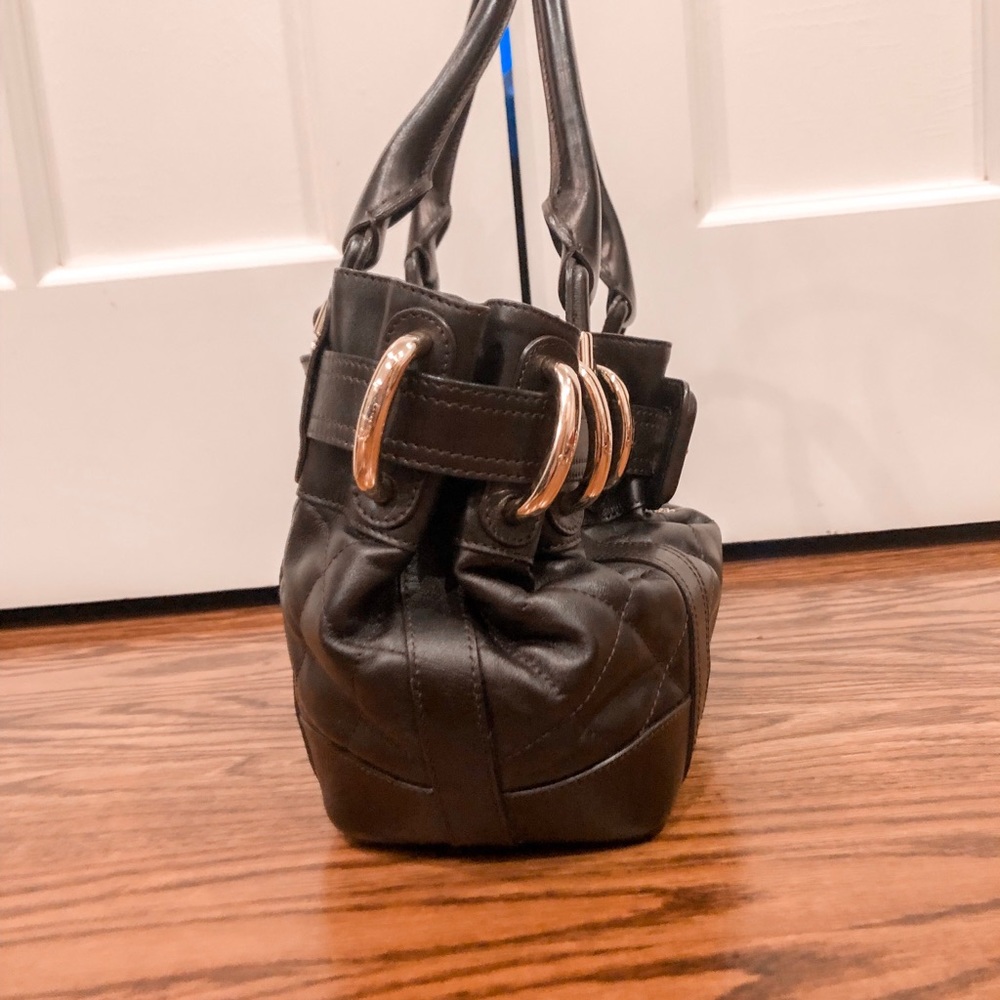 Burberry leather lead bag - Picture 2 of 7